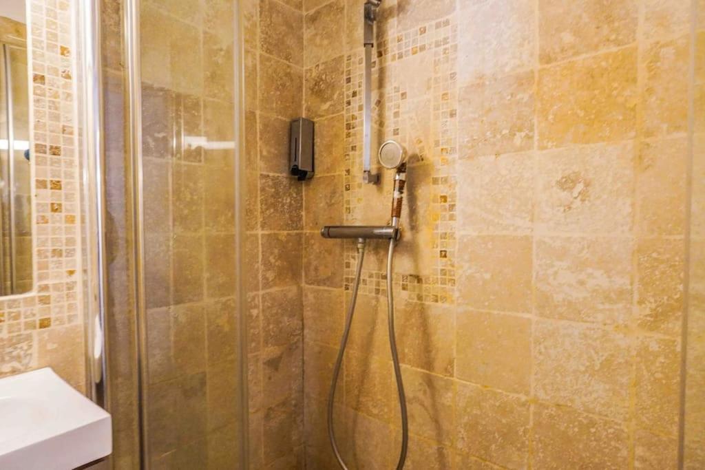 Studio With Home Cinema@Paris Chatelet Ngoại thất bức ảnh